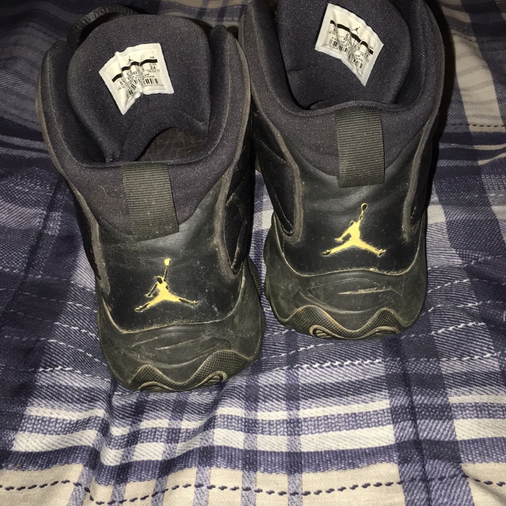 Shoes - Picture 2 of 3